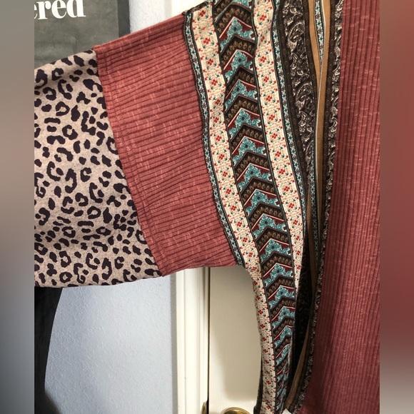 NWT GiGiO XL Patten Mix Top - Picture 5 of 7